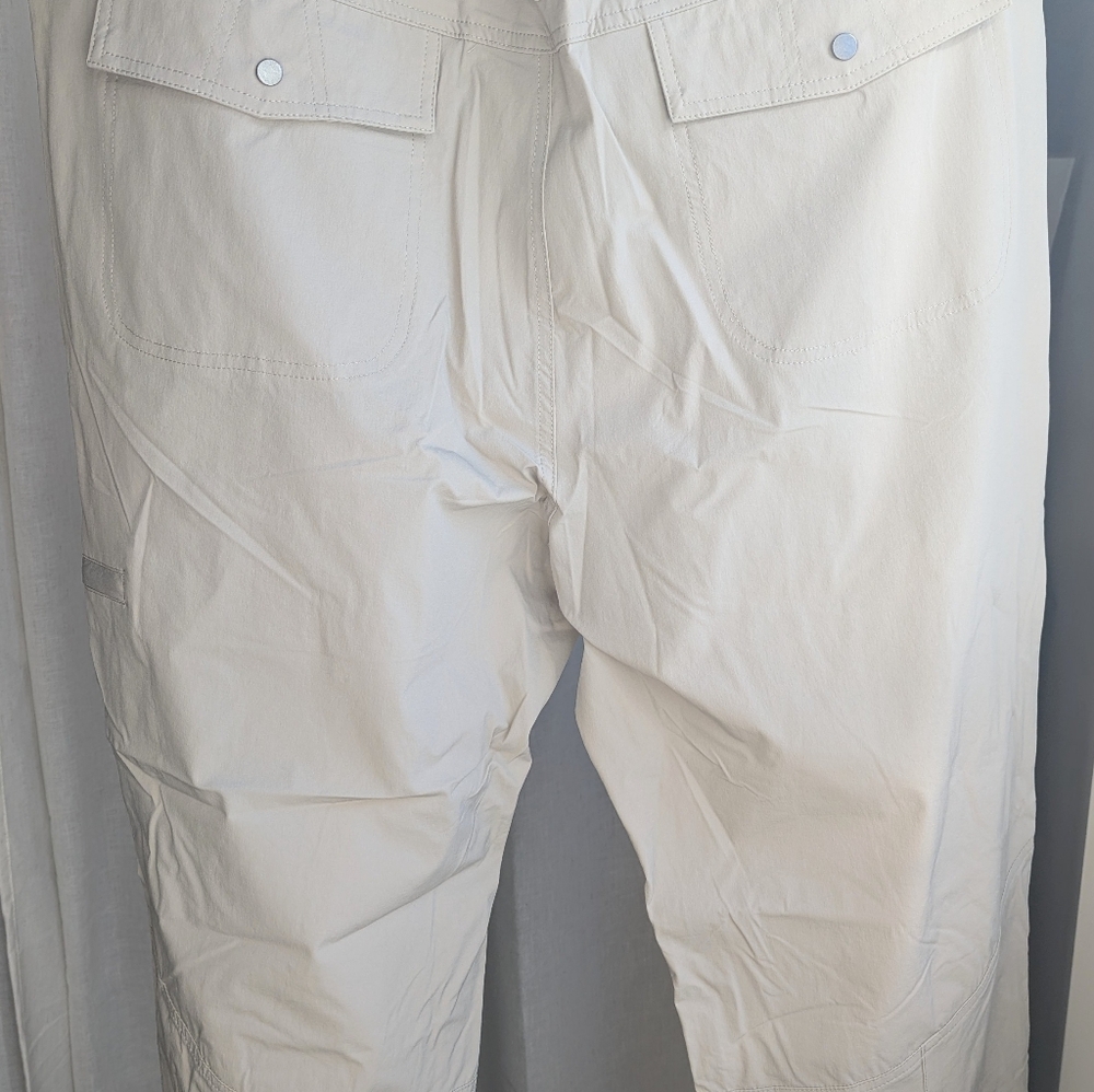 Martha Stewart Women's Utility Pant, Sz 20, Khaki, NWT.